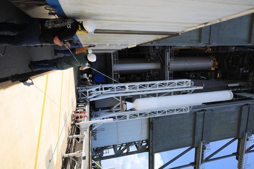 Mars 2020 SRB 3 Preparations for Lift and Mate