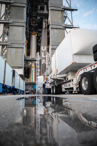 Mars 2020 SRB #4 Preparations for Lift and Mate