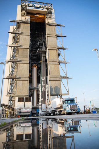 Mars 2020 SRB #4 Preparations for Lift and Mate