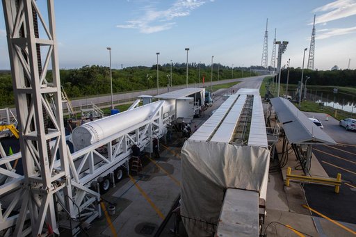 Mars 2020 SRB #4 Preparations for Lift and Mate
