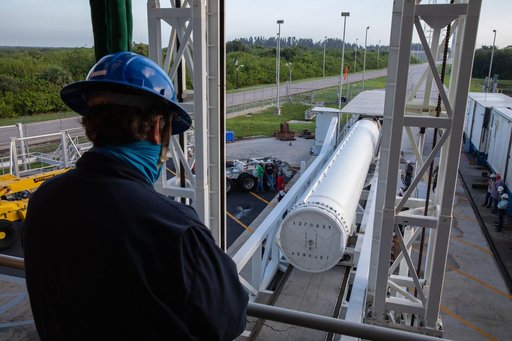 Mars 2020 SRB #4 Preparations for Lift and Mate