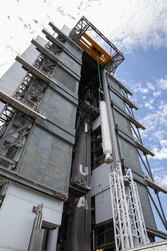 Mars 2020 SRB #4 Preparations for Lift and Mate