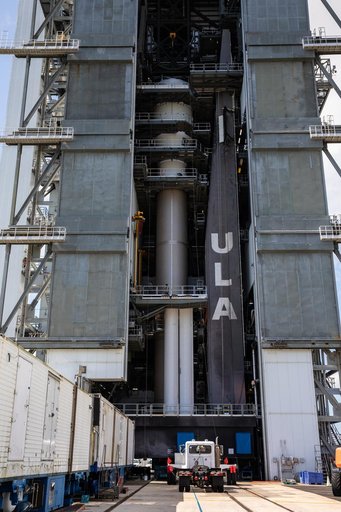 Mars 2020 Centaur Lift and Mate