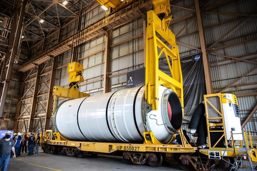 Artemis I Booster Segments Lift Operations