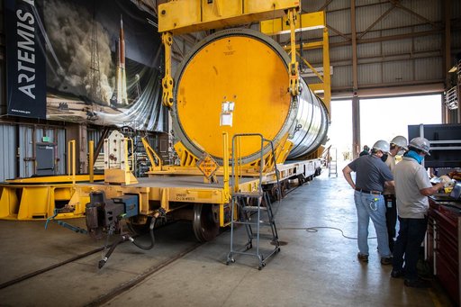 Artemis I Booster Segments Lift Operations