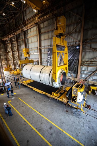 Artemis I Booster Segments Lift Operations