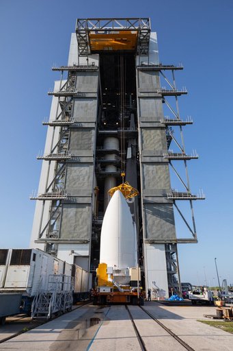Mars 2020 Spacecraft Mate to Atlas V