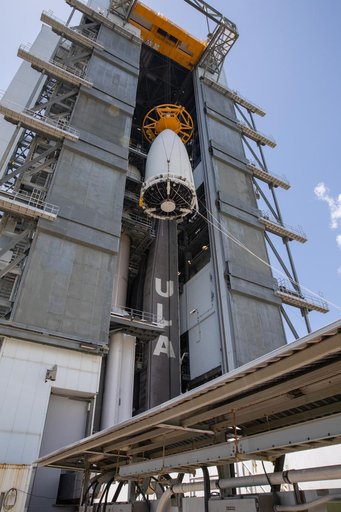 Mars 2020 Spacecraft Mate to Atlas V