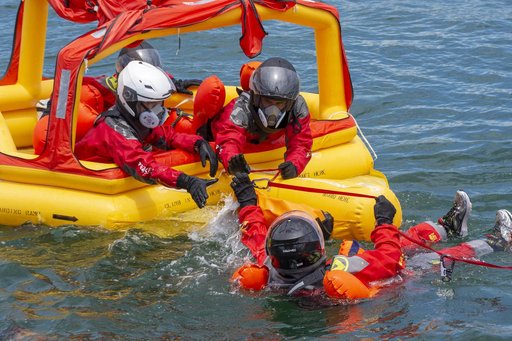 CCP SpaceX Crew-1 Astronaut Training: Emergency Water Egress Exe