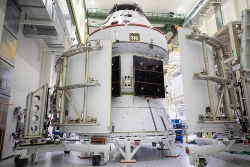 Artemis I Spacecraft Adapter Jettison Fairing Install