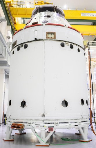 Artemis I Spacecraft Adapter Jettison Fairing Installation