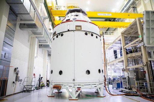 Artemis I Spacecraft Adapter Jettison Fairing Installation