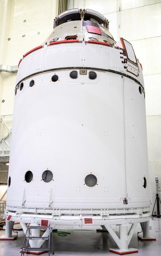 Artemis I Spacecraft Adapter Jettison Fairing Installation