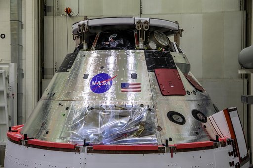 Artemis I Spacecraft Adapter Jettison Fairing Installed - NASA M
