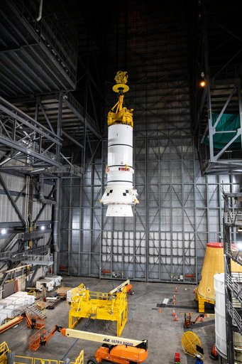 SLS Artemis I Aft Segment Stacking