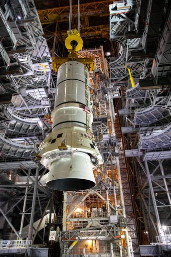SLS Artemis I Aft Segment Stacking