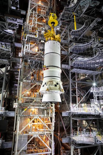 SLS Artemis I Aft Segment Stacking