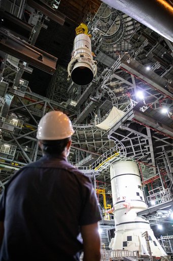 SLS Artemis I Aft Segment Stacking