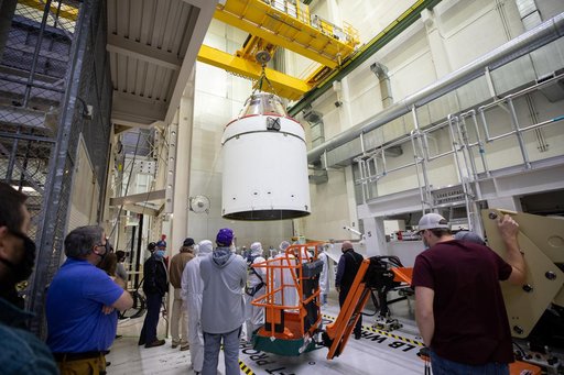 Artemis I Orion Lift to Transporter