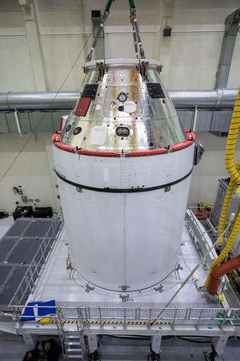 Artemis I Orion Lift to Transporter - Key Handover from Lockheed