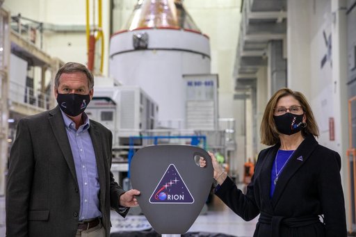 Artemis I Orion Lift to Transporter - Key Handover from Lockheed