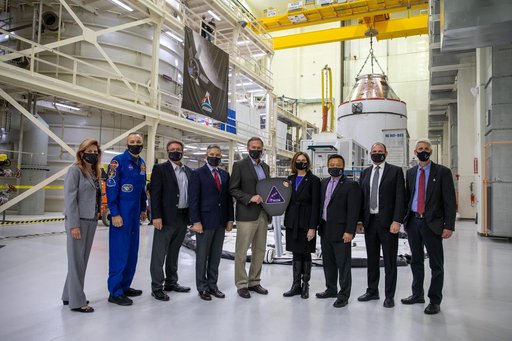 Artemis I Orion Lift to Transporter - Key Handover from Lockheed