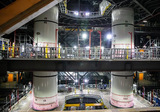Artemis I RH Center Center Segment Stacking