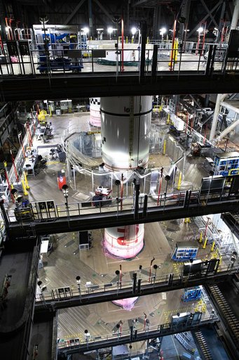 Artemis I RH Forward Center Segment Stacking