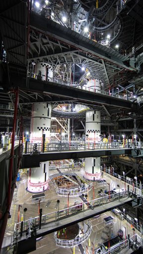 Artemis I RH Forward Segment Lift