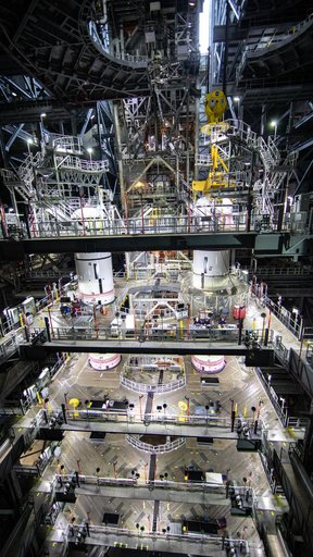 Artemis I RH Forward Segment Lift