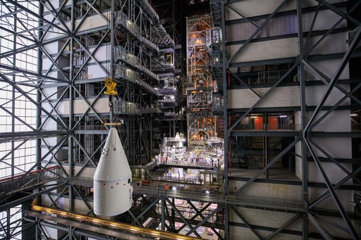Artemis I RH Forward Assembly Lift and Mate