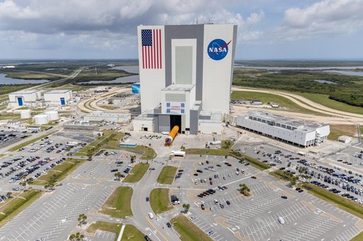 Artemis I Core Stage Offload to VAB: Helicopter Views