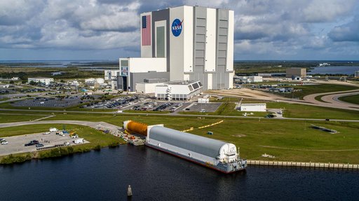 Artemis I Core Stage Offload to VAB