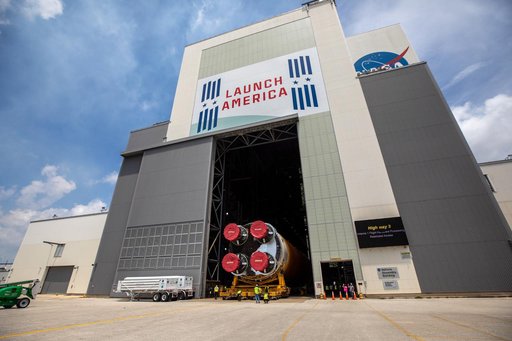 Artemis I Core Stage Offload to VAB