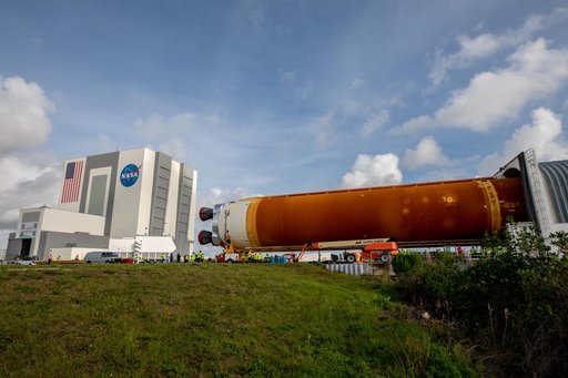Artemis I Core Stage Offload to VAB