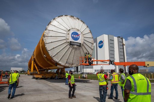 Artemis I Core Stage Offload to VAB