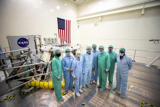 Charlie Duke and Nicole Stott Visit KSC