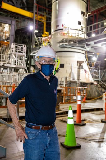 Charlie Duke and Nicole Stott Visit KSC