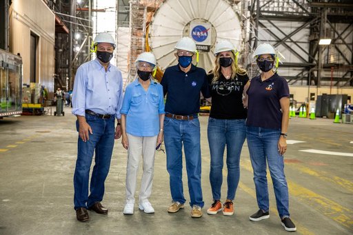 Charlie Duke and Nicole Stott Visit KSC
