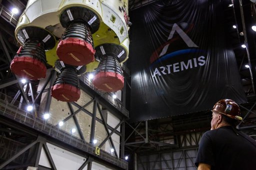 Artemis I SLS Core Stage Lift and Mate
