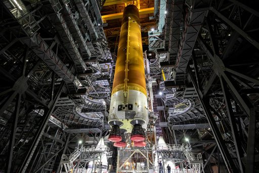 Artemis I SLS Core Stage Lift and Mate