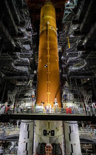 Artemis I SLS Core Stage Lift and Mate