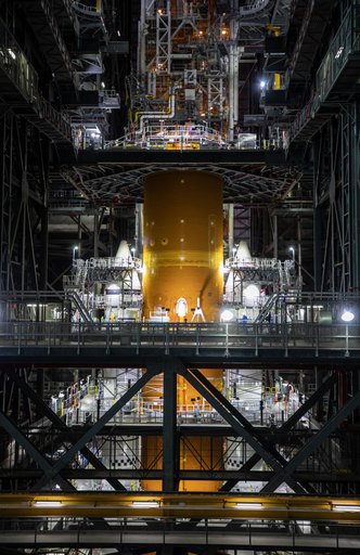 Artemis I SLS Core Stage Lift/Mate Ops