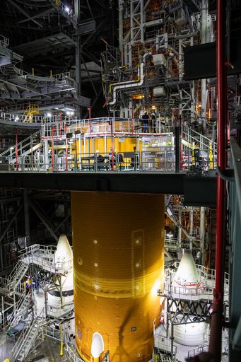 Artemis I SLS Core Stage Lift/Mate Ops
