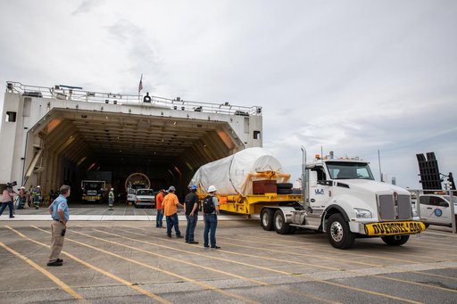 Atlas V Booster Arrival for CFT