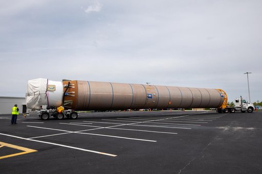Atlas V Booster Arrival for CFT