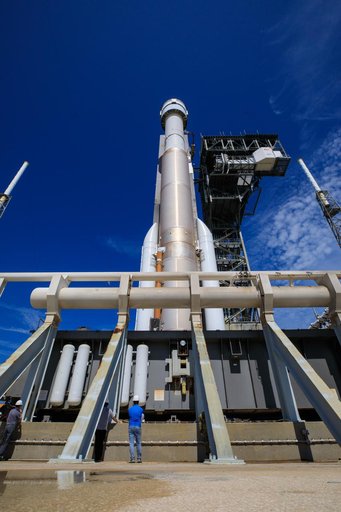 Boeing OFT-2 Rollout to Pad for Launch