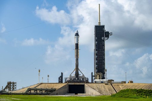 SpaceX CRS-23 Lift to Vertical