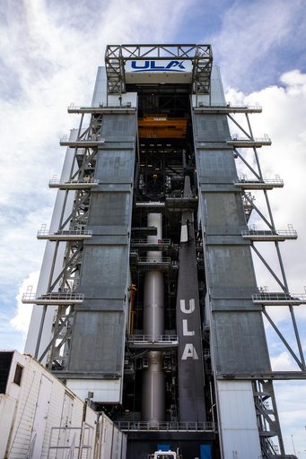 Lucy Centaur Stage Lift and Mate