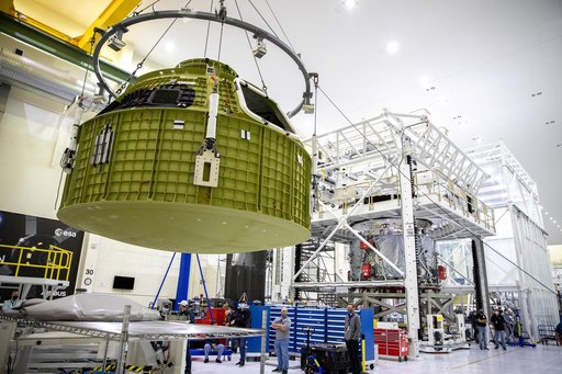 Artemis III Pressure Vessel Arrival, Lift to Work Stand